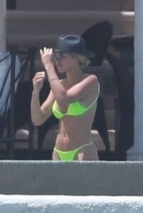 sofia-richie-in-neon-bikini-in-cabo-san-lucas-04-21-2019-4.jpg