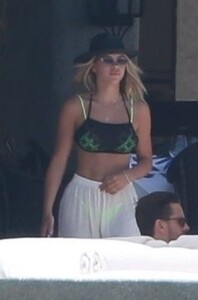 sofia-richie-in-neon-bikini-in-cabo-san-lucas-04-21-2019-9.jpg