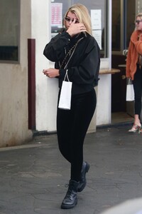 sofia-richie-out-in-beverly-hills-04-11-2019-5.jpg