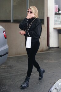 sofia-richie-out-in-beverly-hills-04-11-2019-8.jpg