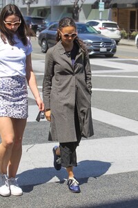 thandie-newton-shops-in-beverly-hills-04-01-2019-6.jpg