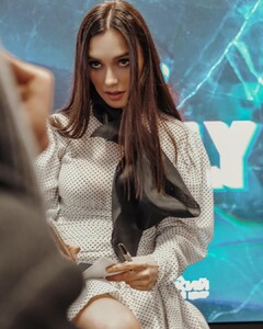 vUGYhB1wwX8.thumb.jpg.0274d776334b96fdde8042c6e964ca0d.jpg