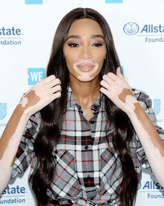 winnie-harlow-we-day-california-2019-1.thumb.jpg.d00e7fa1c09ccdf955c9fb7b41c50db7.jpg