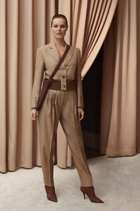 00002-BURBERRY-RESORT-2020-LONDON.jpg