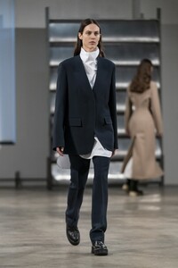 00004-The-Row-Fall-2019-ready-to-wear.thumb.jpg.4fbfdde3f2b41873f8e00179fb528f65.jpg