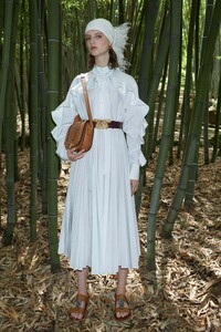 00004-Valentino-Resort-2020.thumb.jpg.ff7a52febccedc59d64ec40c9b04f46e.jpg