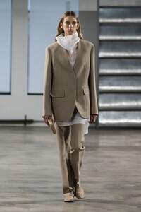 00007-The-Row-Fall-2019-ready-to-wear.thumb.jpg.71a44ef06c4d850ed5f6b7ed967b7849.jpg