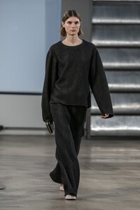 00014-The-Row-Fall-2019-ready-to-wear.thumb.jpg.ca334c30b5a01779fc8ac77a8d40d83d.jpg