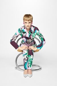 00014-emilio-pucci-resort-20.thumb.jpg.c1d39b76e92ad0937ef225ae149cea83.jpg