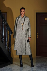 00022-fendi-resort-20.thumb.jpg.de697b3b5e739e266200d00b24af56af.jpg