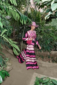 00024-Valentino-Resort-2020.thumb.jpg.eafac81101b0be09740632dddcc5f5bc.jpg
