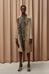 00027-BURBERRY-RESORT-2020-LONDON.thumb.jpg.0e7d1f9088d4ac1571b841a936c0845e.jpg