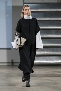 00027-The-Row-Fall-2019-ready-to-wear.thumb.jpg.e5c8cbf8868a4e59b26e8e54825f82ea.jpg