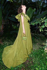 00028-Valentino-Resort-2020.thumb.jpg.6499532969d5a4d3d67286fb35b74ab1.jpg