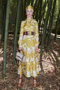 00029-Valentino-Resort-2020.thumb.jpg.a848b8222cd4773474dda0ac0283ef98.jpg