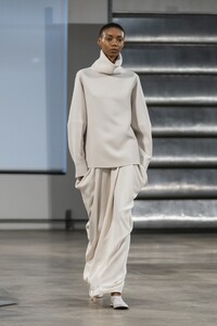 00033-The-Row-Fall-2019-ready-to-wear.thumb.jpg.676ce7239bc249cbc7814b6f83e9c31c.jpg