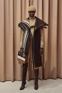 00041-BURBERRY-RESORT-2020-LONDON.jpg