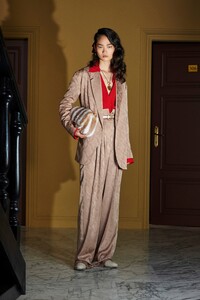 00049-fendi-resort-20.thumb.jpg.03b97be0c1d9d98d4d53eb86884886a4.jpg