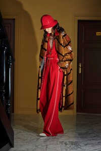 00051-fendi-resort-20.thumb.jpg.c0f13eb6956988f6c84974a8e59df36d.jpg