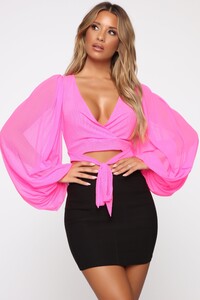 04-26-19_Studio_4_MS_10-29-56_52_NT1527_NeonPink__R_CC_2040_JK.jpg