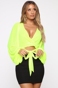 04-26-19_Studio_4_MS_10-35-35_54_NT1527_NeonYellow_R_CC_2101_JK.jpg