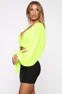 04-26-19_Studio_4_MS_10-35-43_54_NT1527_NeonYellow_R_CC_2104_JK.jpg
