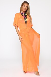 04-30-19_Studio_1_MA_09-06-02_26_KA4478_NeonOrange_PC_0436_AB.jpg