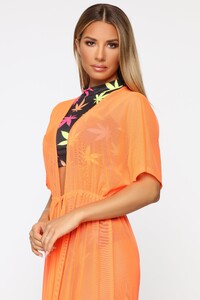 04-30-19_Studio_1_MA_09-06-10_26_KA4478_NeonOrange_PC_0442_AB.jpg