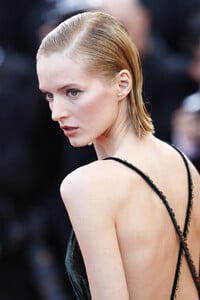 Daria+Strokous+Rocketman+Red+Carpet+72nd+Annual+rBuV0nYwpz4x.jpg