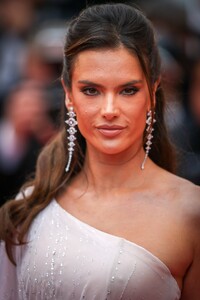 Alessandra Ambrosio - Sayfa 3 1023958188_ale150519BZNimage112.thumb.jpg.fe83d91105f892cadcbad7a5ace86e7a