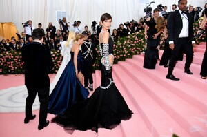 [1147427589] The 2019 Met Gala Celebrating Camp - Notes on Fashion - Arrivals.jpg