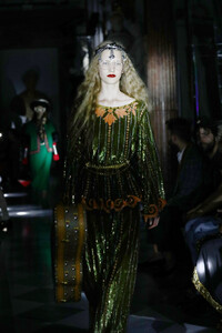 1034479913_GucciCruise2020RunwayXKB38HRUw6Wx.thumb.jpg.703ad13567c60cb85ec0451be439bc55.jpg