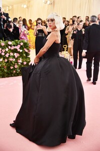 [1147404659] The 2019 Met Gala Celebrating Camp - Notes on Fashion - Arrivals [1].jpg