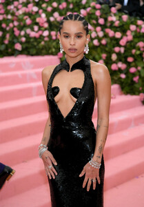 Zoe+Kravitz+2019+Met+Gala+Celebrating+Camp+bK2_yFo6koHx.jpg