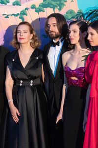 Charlotte+Casiraghi+Rose+Ball+2019+Benefit+UoXVj3h443hx.jpg