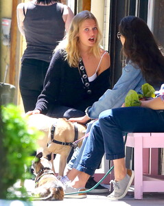 106855678_hqcelebcorner-1.jpg