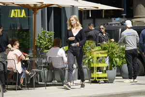 106855702_hqcelebcorner-7.jpg