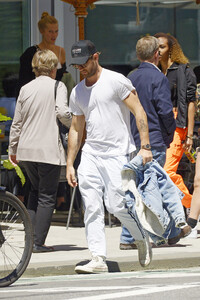 106855754_hqcelebcorner-12.jpg