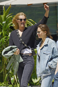 106855817_hqcelebcorner-18.jpg