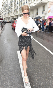 107421567_hqcelebcorner-4.jpg
