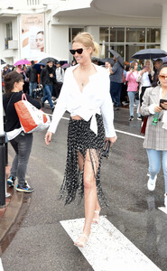 107421585_hqcelebcorner-6.jpg
