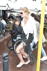 107421609_hqcelebcorner-9.jpg