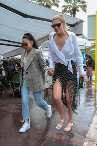 107421634_hqcelebcorner-13.jpg