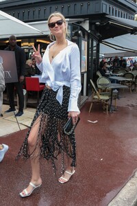 107421653_hqcelebcorner-16.jpg