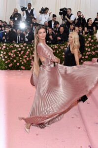 [1147433644] The 2019 Met Gala Celebrating Camp - Notes On Fashion - Arrivals.jpg
