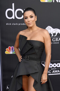 1079896957_EvaLongoria2019BillboardMusicAwardsArrivalscUcYV61llK2x.thumb.jpg.3823b8a6dc35d70611237466fdcf7cda.jpg