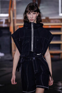 1080448376_JohnElliottRunwayFebruary2019NewYorkGSwKnAyLrO3x.thumb.jpg.5a30e25157d5687c4680807b4e845d01.jpg