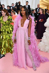 Naomi+Campbell+2019+Met+Gala+Celebrating+Camp+0C_dHn7sWYux.jpg