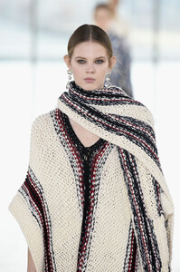 1094120466_ToryBurchFallWinter2019FashionShowRunwaywRIQKL-d-rKx.thumb.jpg.d562f67db1534051788c3c7cf9638980.jpg