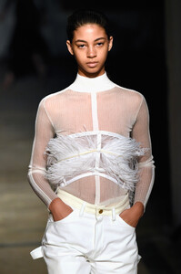 1099612426_DionLeeRunwayFebruary2019NewYorkFashionvlkI2230v1Nx.thumb.jpg.acf90739f2f7890b5279665c12cefffb.jpg